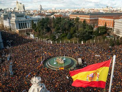 Vista de la manifestación contra el Ejecutivo de Pedro Sánchez, el sábado en la plaza de Cibeles, en Madrid.