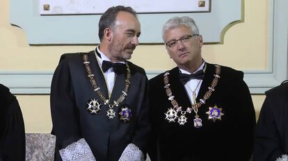 Manuel Marchena (a l'esquerra), amb el també magistrat del Suprem Luis María Díez-Picazo, en una foto del setembre.