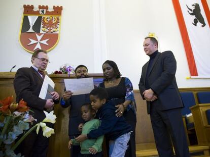 Una ceremonia de naturalizaci&oacute;n en Berl&iacute;n, en 2013.