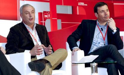 El gallego Pachi Vázquez (izquierda) y Tomás Gómez, en un acto en Zaragoza en 2011.