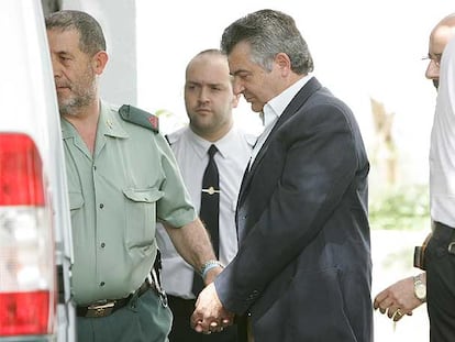 Juan Antonio Roca, tras prestar declaración en los juzgados de Marbella el 16 de mayo de 2006.