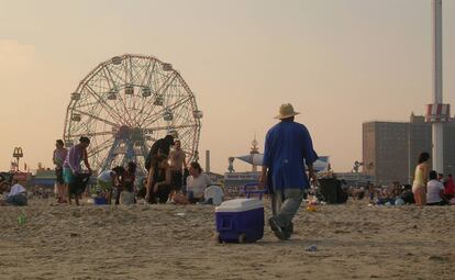 Grace Paley posa els seus personatges a les voreres de Coney Island. 