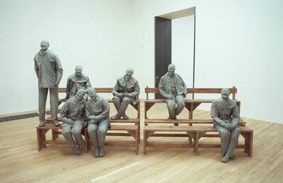 'Towards the Corner', de Juan Muñoz, en la exposición inaugural de la Tate Modern de Londres, en 2000.