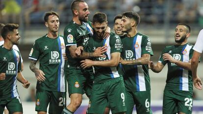 Los jugadores del Espanyol celebran el gol de Ferreyra.