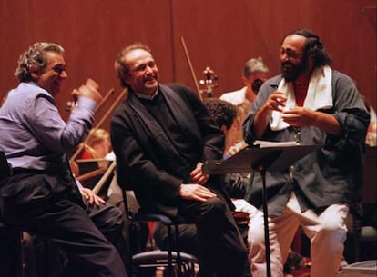 Luciano Pavarotti, Pl&aacute;cido Domingo y Jos&eacute; Carreras, durante un ensayo en Par&iacute;s en 1998