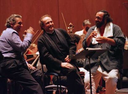 Luciano Pavarotti, Plácido Domingo y José Carreras, durante un ensayo en París en 1998