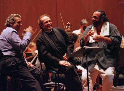 Luciano Pavarotti, Pl&aacute;cido Domingo y Jos&eacute; Carreras, durante un ensayo en Par&iacute;s en 1998