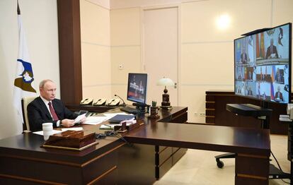 El presidente ruso, Vladímir Putin, en su despacho de Novo Ogarióvo.