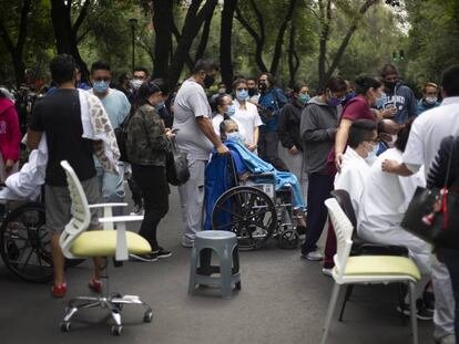 Un fuerte terremoto sacude México, en imágenes
