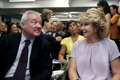 La presidenta de Madrid, Esperanza Aguirre y el de Murcia, Ramón Luis Valcárcel, en 2010.