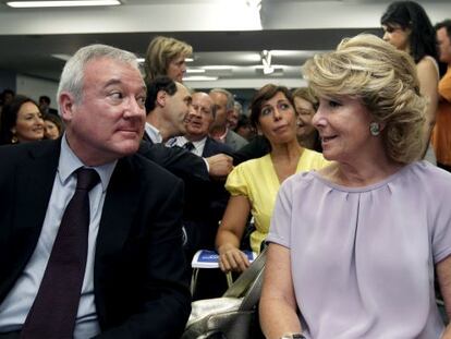 La presidenta de Madrid, Esperanza Aguirre y el de Murcia, Ramón Luis Valcárcel, en 2010.