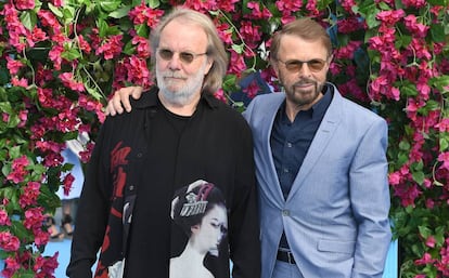 Benny Andersson y Bjorn Ulvaeus, integrantes del grupo Abba, en el estreno mundial de 