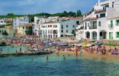 Apartamentos en Playa Calella (Palafrugell).