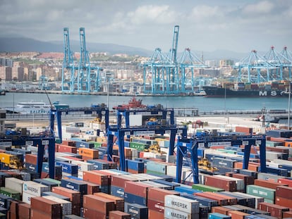 Contenedores en el puerto de Algeciras (Cádiz) en una fotografía de abril de 2017.