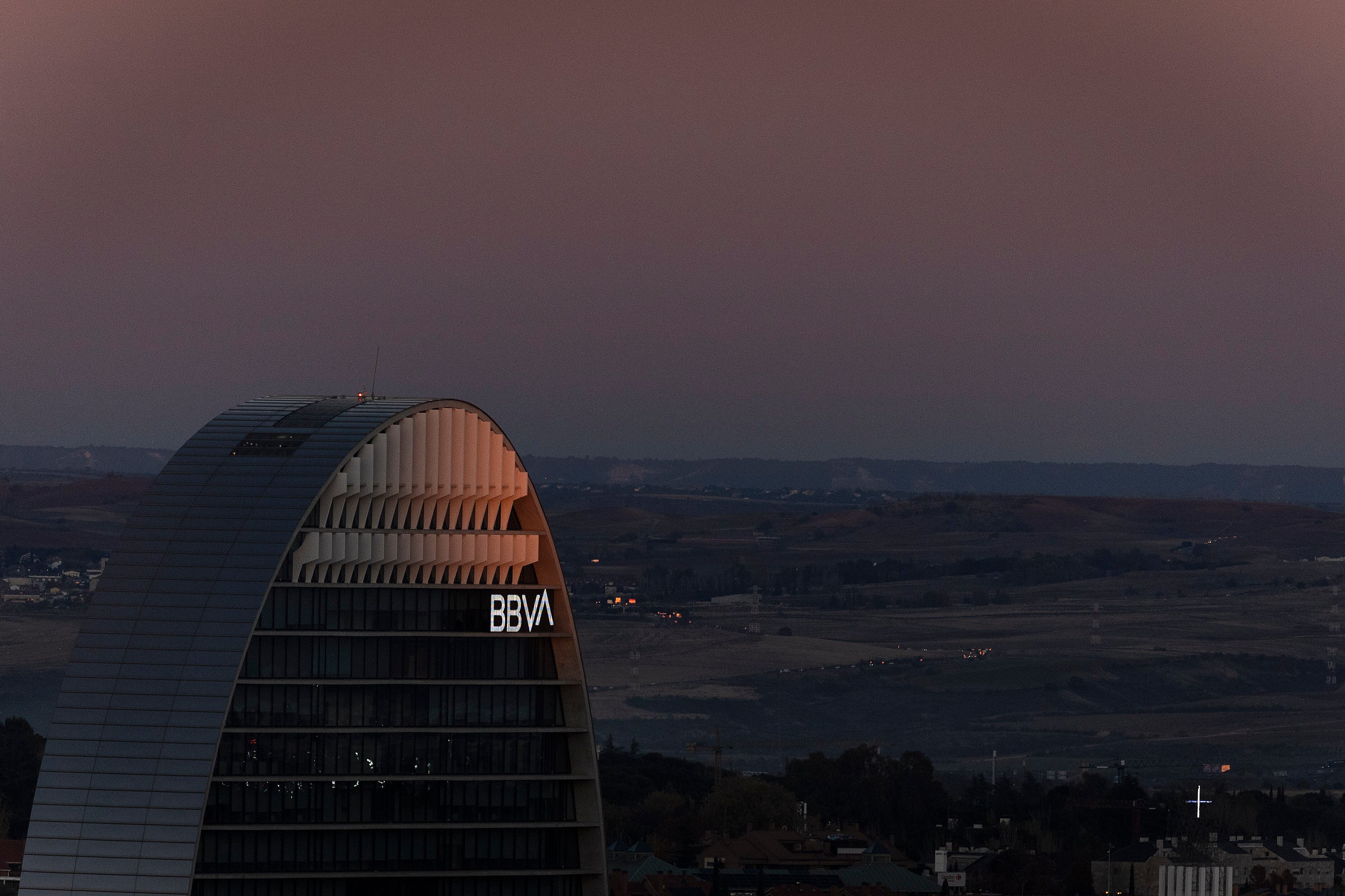 El BBVA marca un nuevo récord de beneficios en 2025 en 10.511 millones y sube el dividendo un 30%