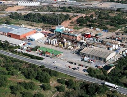 Imagen aérea de la empresa Alcover Química de Tarragona.