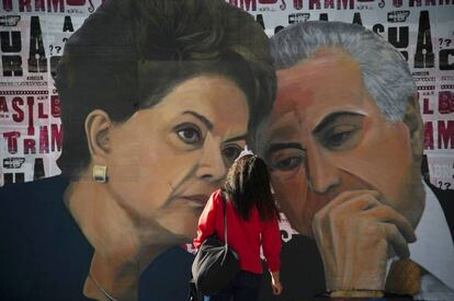 Dilma e Temer num painel na Avenida Paulista, em São Paulo.