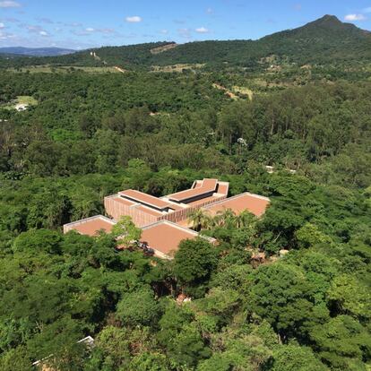 O pavilhão dedicado ao trabalho de Claudia Andujar é a segunda maior galeria das 19 de Inhotim, com suntuosos 1.600 m² que abrigarão permanentemente as imagens dos Yanomami