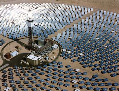 Una central termosolar en el desierto de Mojave, California.