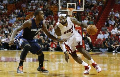 LeBron James, durante el partido ante Charlotte.