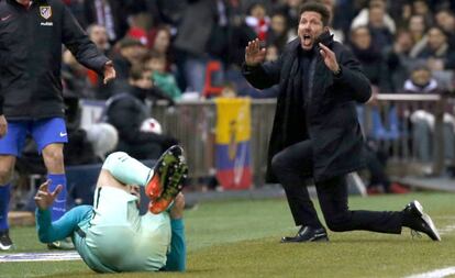 Simeone, durante el partido de ida de las semifinales de Copa disputado en el Vicente Calderón.