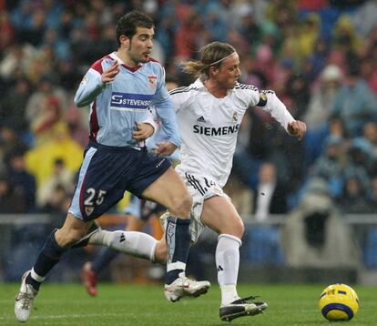 El Sevilla ha sido uno de los rivales que mejor se le ha dado a Guti. Debutó en con el Real Madrid el 2 de diciembre contra el equipo andaluz. En la temporada 2006/2007, salió en la segunda parte y gracias a su actuación el Madrid remontó el partido. Un año antes (en la imagen), le dio una asistencia de tacón a Zidane en la frontal del área que le sirvió al francés para marcar su tercer gol de ese encuentro.