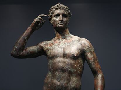 LOS ANGELES, CALIFORNIA - DECEMBER 13:  The statue known as 'Victorious Youth' is displayed at the Getty Villa on December 13, 2018 in Los Angeles, California. After a ten-year legal battle, the top court in Italy has ruled that the 2,000-year-old bronze statue should be returned to Italy by the Getty museum. Italian officials say the statue was found in Italian territorial waters while the Getty Trust argues the statue was discovered in international waters. (Photo by Mario Tama/Getty Images)