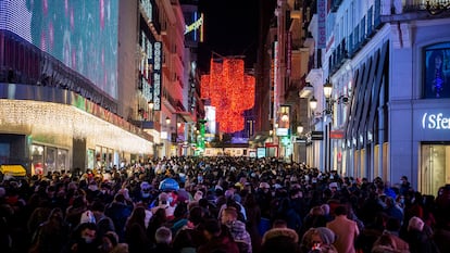 Ambiente en la calle Preciados de Madrid durante el Black Friday, este viernes