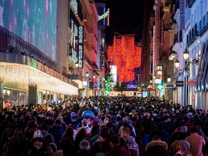 Ambiente en la calle Preciados de Madrid durante el Black Friday, este viernes