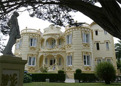 La Villa la Argentina (1899), convertida en hotel, se encuentra en Luarca.
