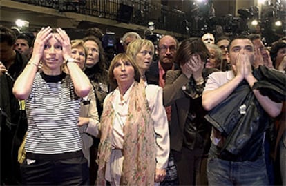 Imagen de desolación en el cuartel general de los socialistas en París, al conocer los primeros sondeos.