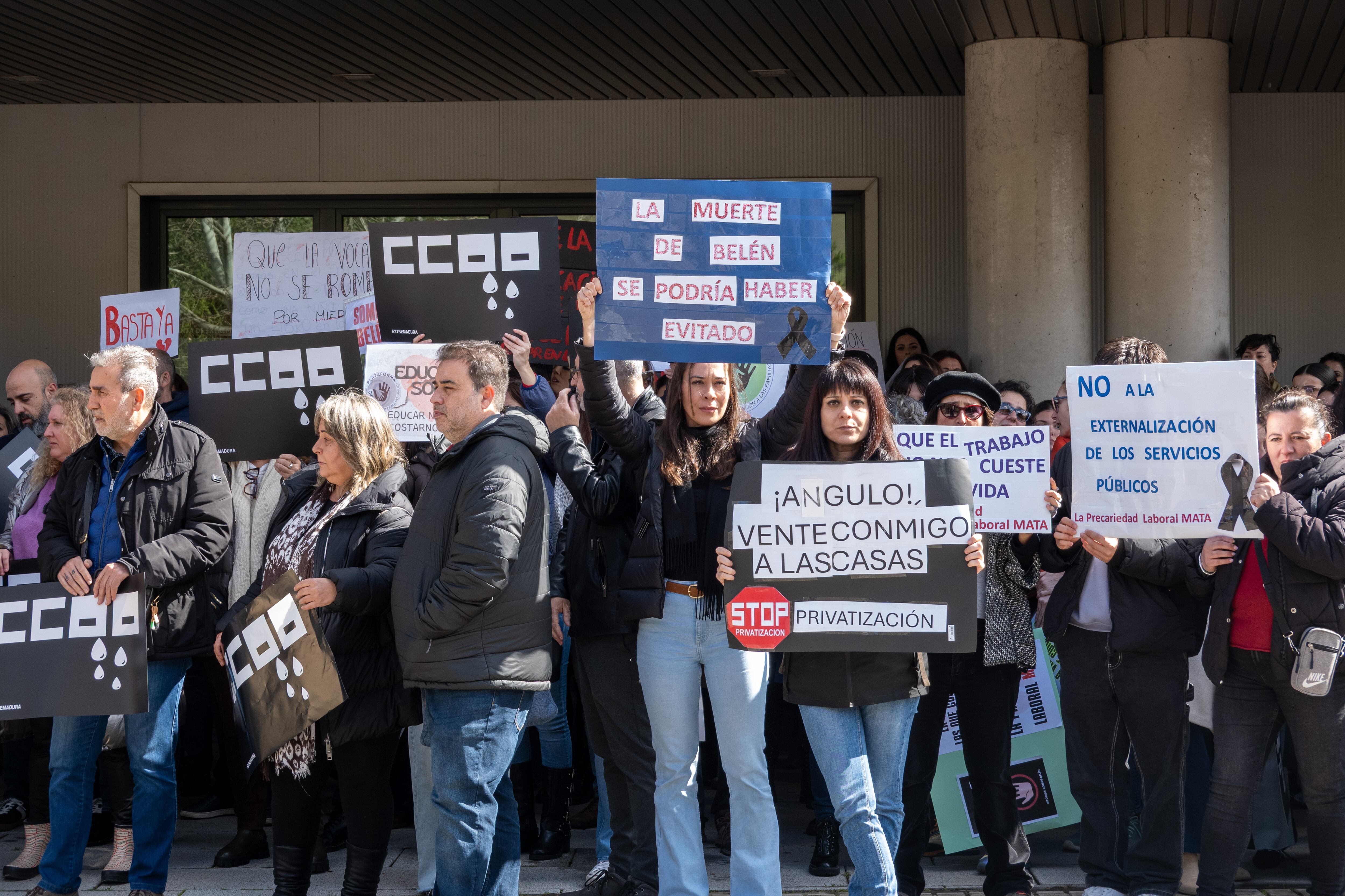 Uno de los menores detenidos por la muerte de una educadora en Badajoz intenta agredir a otra trabajadora 