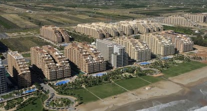 Imatge aèria de les milers de segones residències construïdes al complex Marina d'Or, a Orpesa (Castelló).
