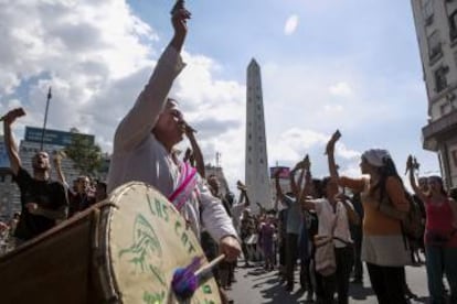 En plena movilización, recordando los 40 años de la Dictadura argentina.