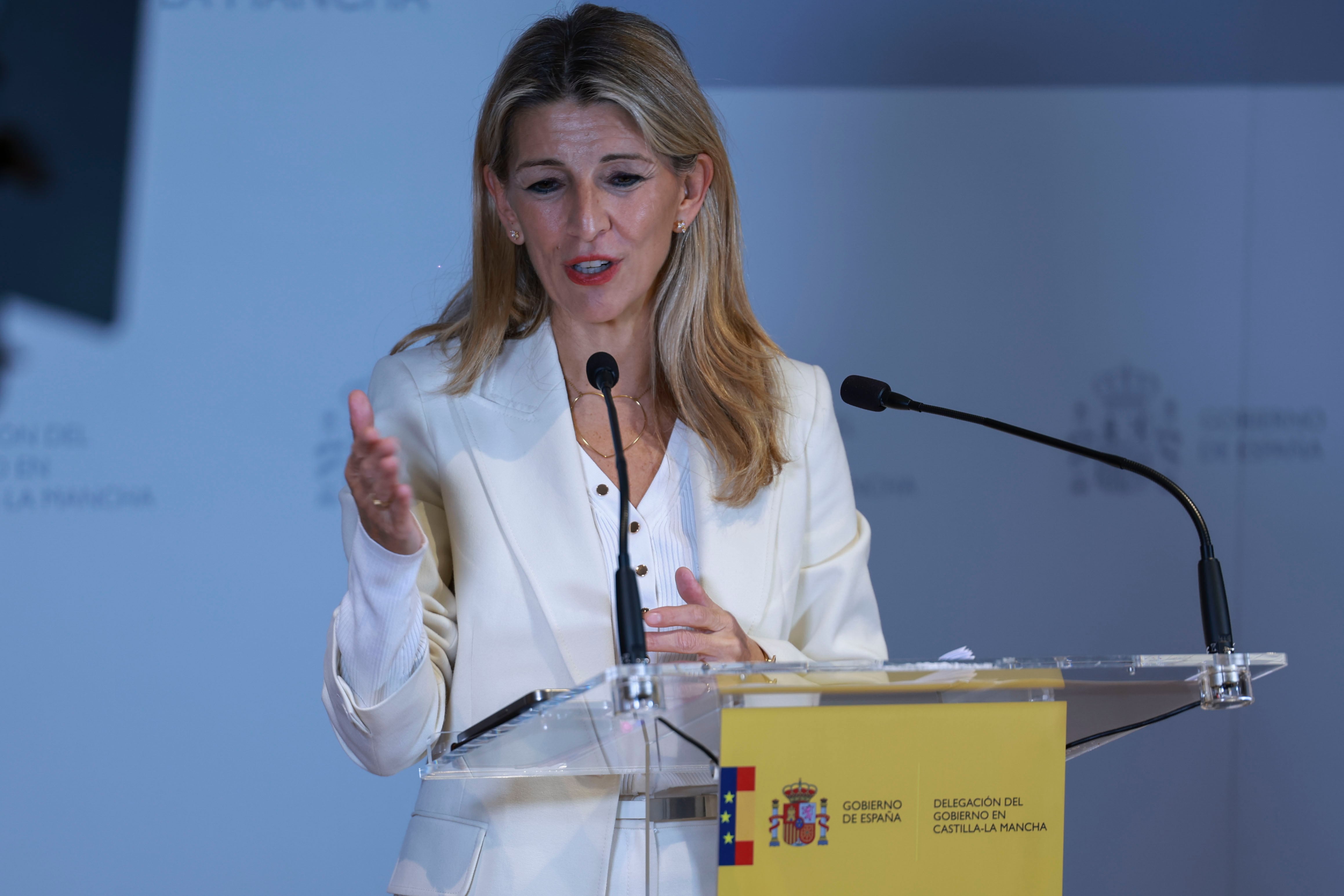 TOLEDO, 12/11/2024.- La vicepresidenta segunda del Gobierno y ministra de Trabajo y Economía Social, Yolanda Díaz, durante la rueda de prensa ofrecida este martes en Toledo, después de mantener una reunión con el Gobierno y agentes sociales de Castilla-La