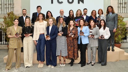 Foto de familia de todos los premiados en la gala de los IV Premios ICON de Fragancias Masculinas.