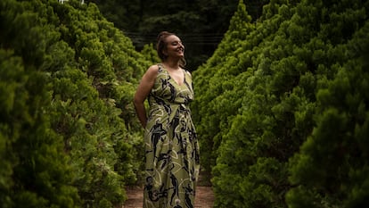 Juliana Hernandez, lideresa feminista, fundadora de la organización Artemisas, posa para un retrato en Melgar, Colombia