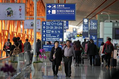 Pese a la ralentización de la economía china, que se ha dejado sentir en forma de menor crecimiento del tráfico que en años anteriores, las autoridades chinas están construyendo un nuevo aeródromo en Daixing, al sur de Pekín, que abrirá sus puertas a finales de 2019.