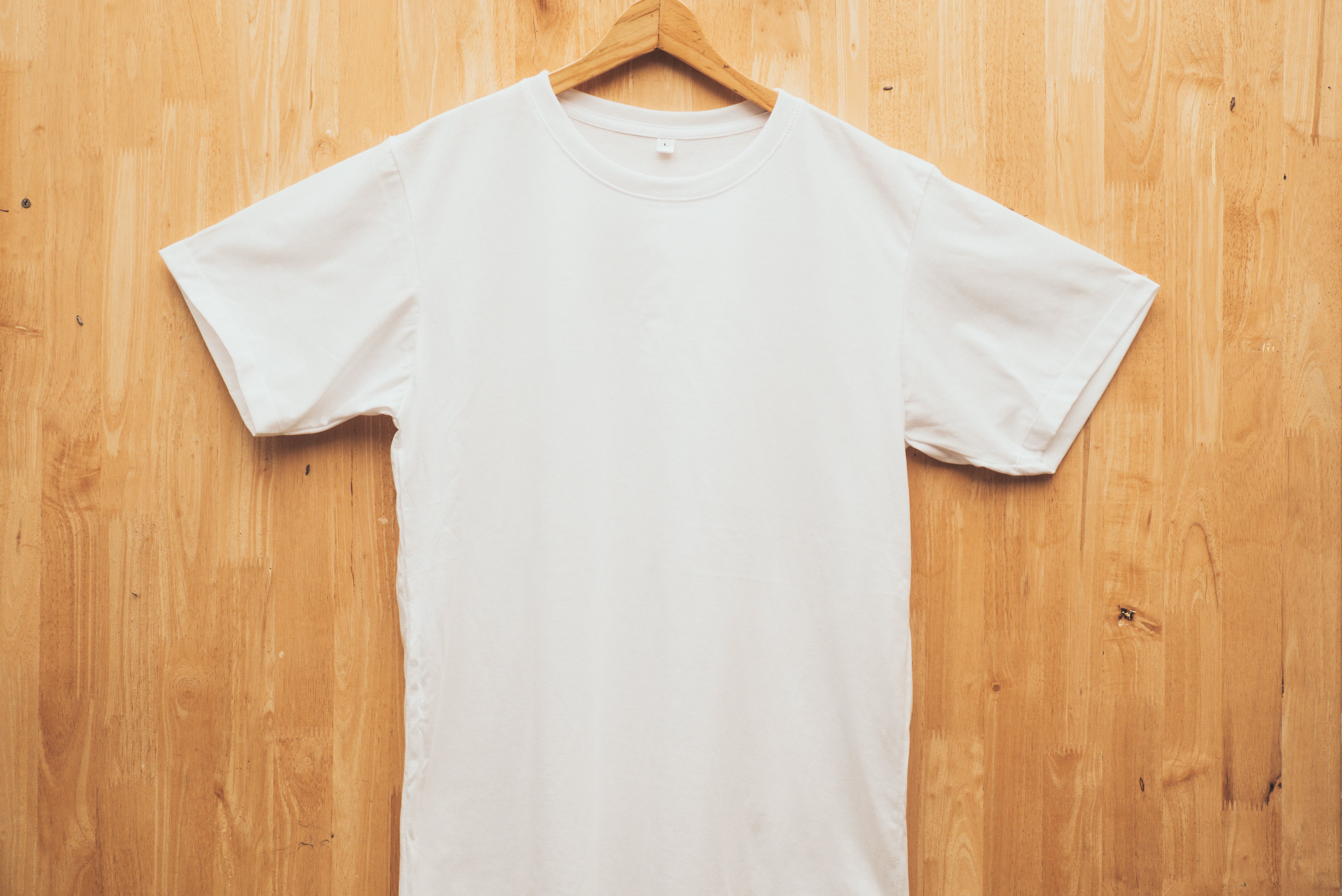 ¿Qué dura más (y es más sostenible) una camiseta blanca de algodón o una sintética?