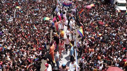 El contingente avanzo sobre la avenida Reforma hasta llegar al Zócalo capitalino.