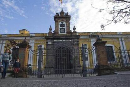 La fábrica de Artillería de Sevilla, ayer, un edificio que forma parte de los activos que el Gobierno ofrece por la deuda histórica.