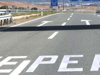 Autopista de peaje en las afueras de Madrid.