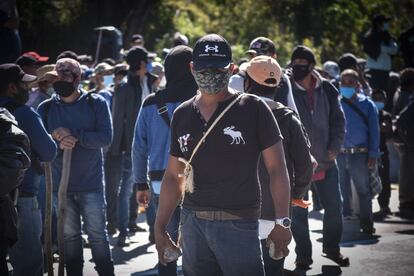 Habitantes de Atlixtac y otras comunidades de Guerrero se manifestaron en la autopista del Sol en Chilpancingo