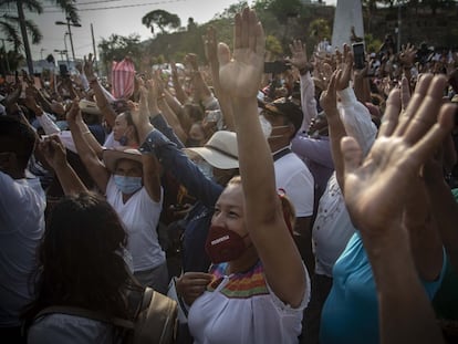 Según el sondeo realizado a 400 personas, Evelyn Salgado es la candidata a la que votaría la gente con un 44% y aventaja dos a uno en las intenciones de voto frente al candidato del PRI.