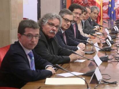 Spanish party representatives met on Thursday to try to find ways to reduce campaign spending.
