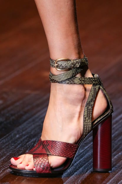 Sandalias con estampado de pitón de Gucci.