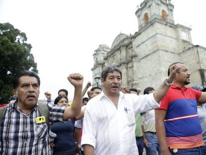 Maestros de la CNTE marchan por Oaxaca