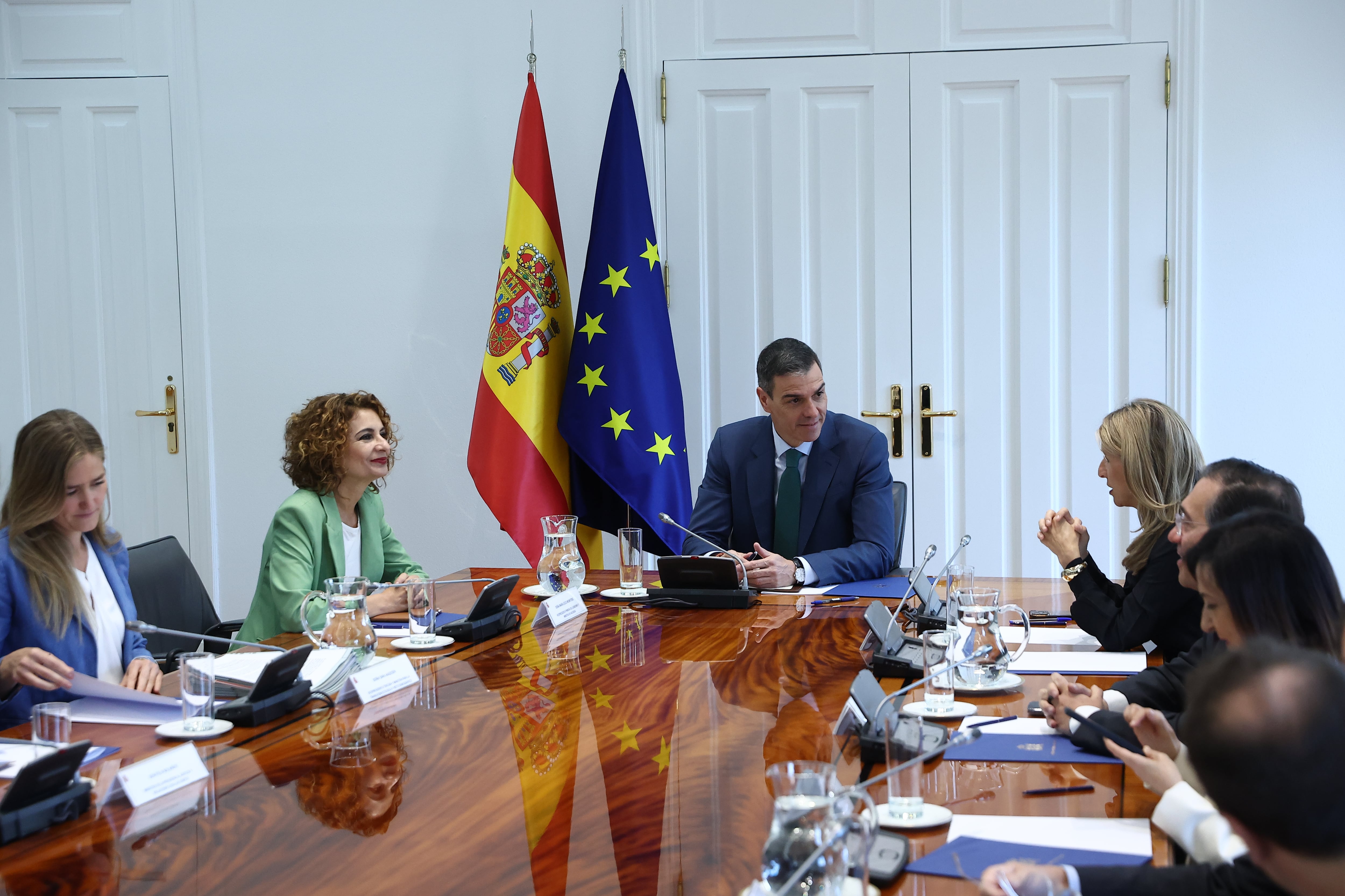 The blackout silences the debate on investments in defense | Spain