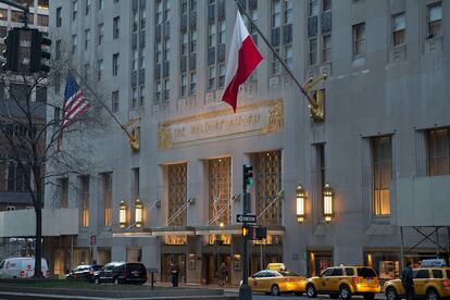 Fachada del hotel Waldorf-Astoria de Nueva York (EE UU), el 27 de marzo de 2013