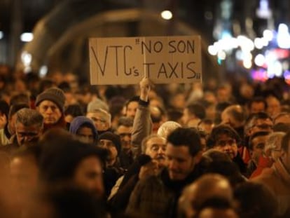 Tras 15 días de cierre patronal del taxi, la Consejería de Transportes propone una reunión extraordinaria del Comité Madrileño de Transporte para encontrar un posible acuerdo